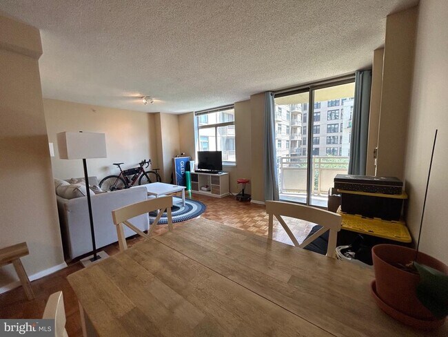 Building Photo - 7111 Woodmont Ave