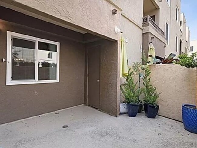 Building Photo - 3440 Lebon Dr