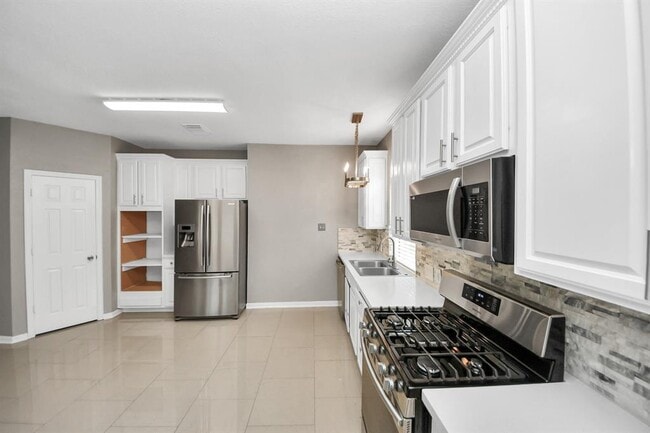 Building Photo - 1302 Raintree Cir