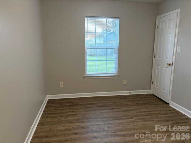 Building Photo - 4924 Aldersbrook Dr