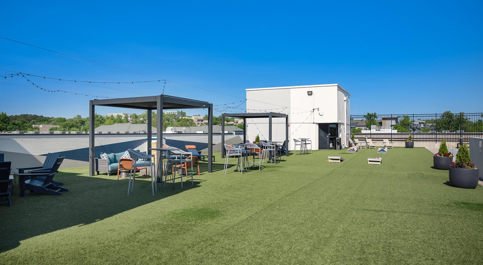 Building Photo - 900 E Six Forks Rd