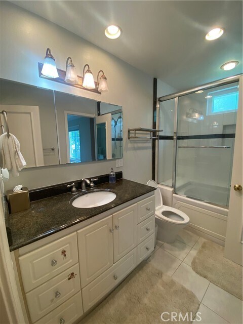 Building Photo - 73 Thicket