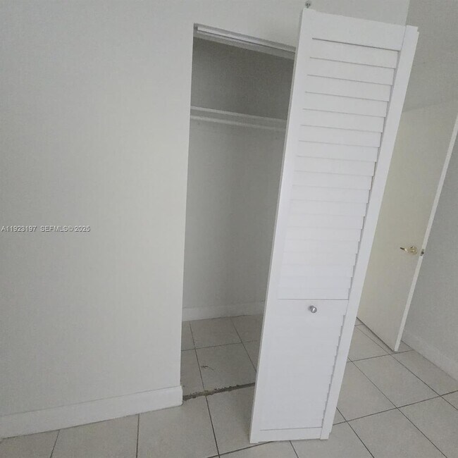 Building Photo - 5216 W 24th Way