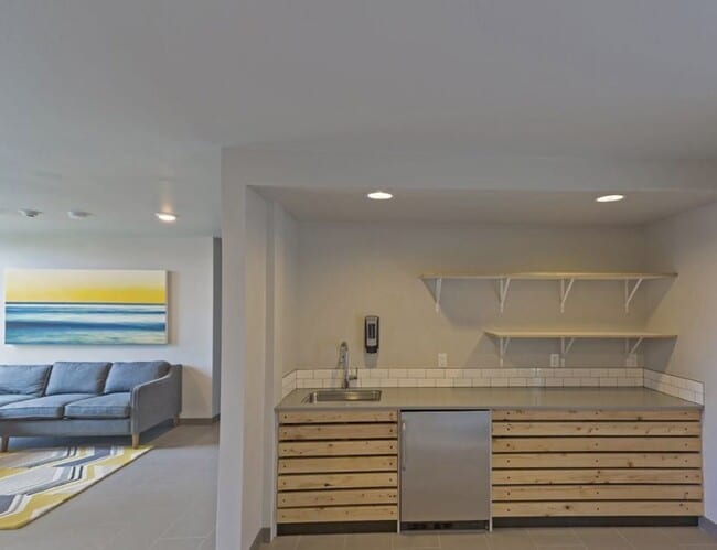Interior Photo - Eastlake Flats