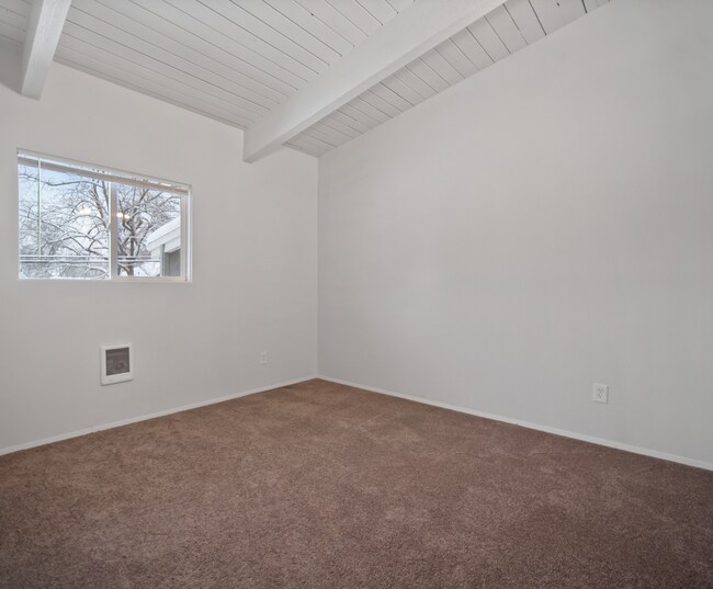 Building Photo - DESIRABLE MILLWOOD NEIGHBORHOOD ON TREE LI...