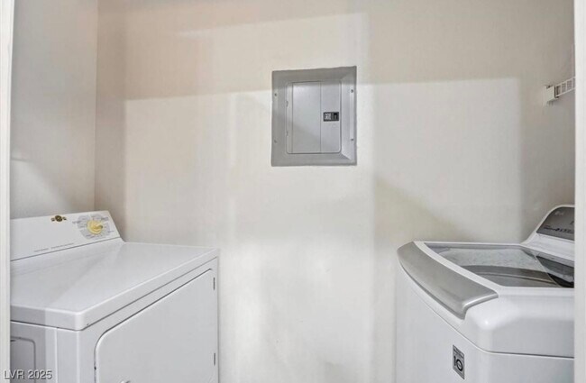 Building Photo - 7147 S Durango Dr