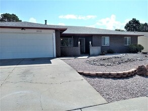 Building Photo - 4 BEDROOM 3 BATHROOM HOME IN THE VIBRANT C...