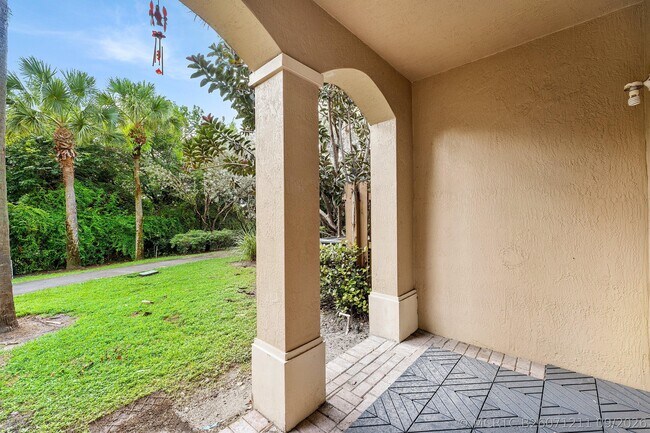 Building Photo - 2896 Hidden Hills Rd