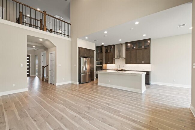 Building Photo - 336 Saturnia Dr