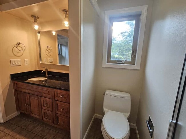 Building Photo - 54 Library Ln