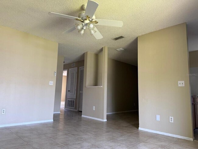 Building Photo - 4240 Pershing Pointe Pl
