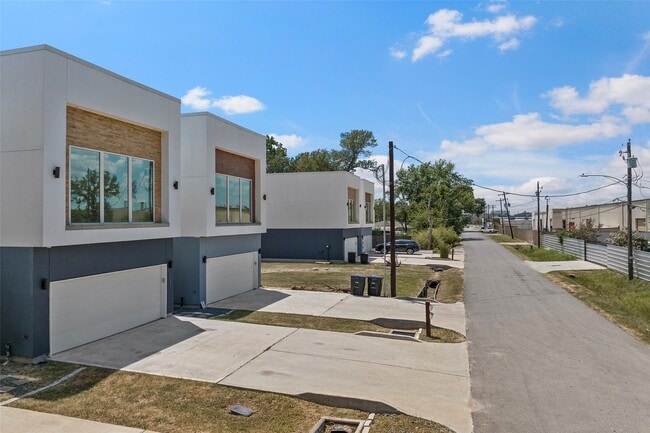 Building Photo - 6533 Castlebay Dr