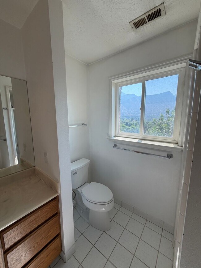 Building Photo - 479 S Palisade Dr