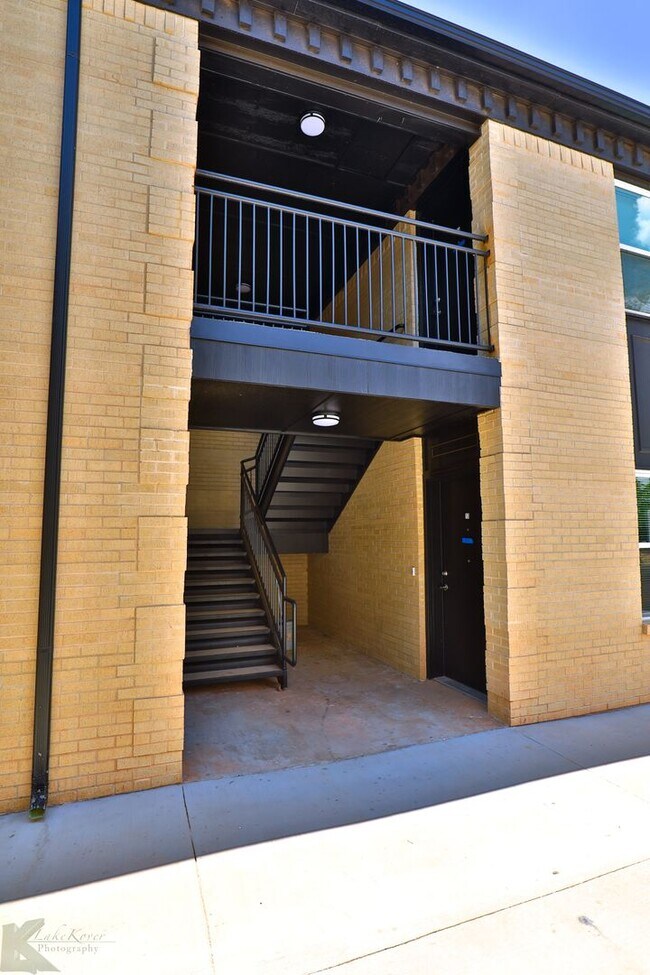 Building Photo - Newly Remodeled South Abilene Apartments!