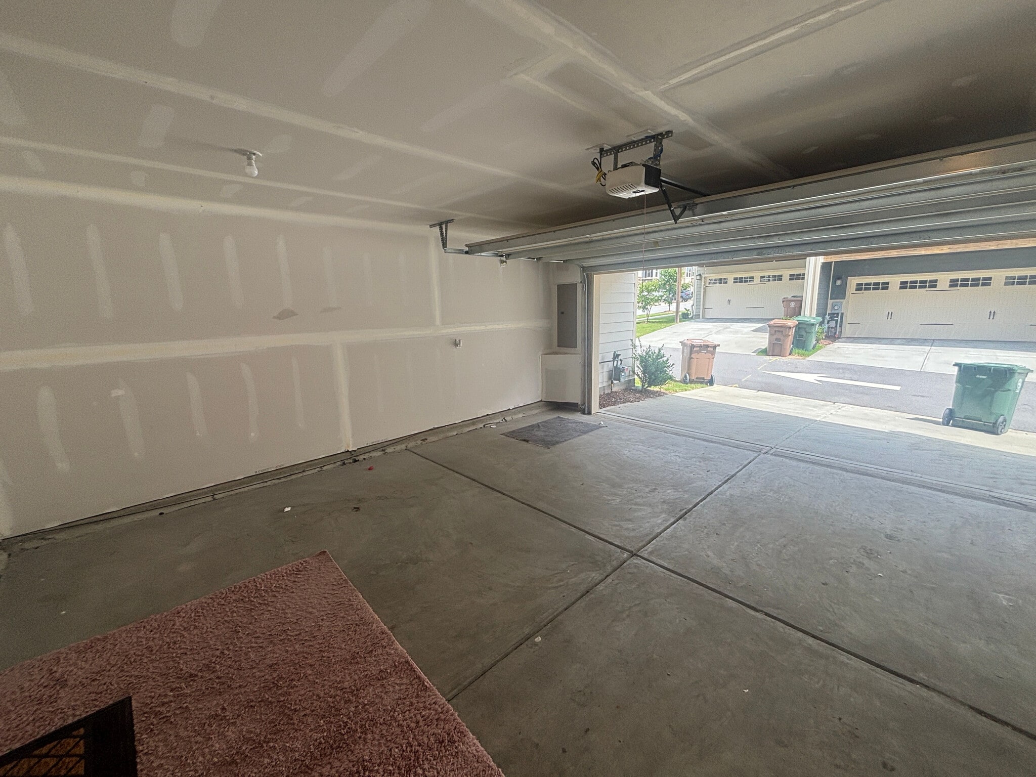 Building Photo - Room in Townhome on Poplar Leaf Way