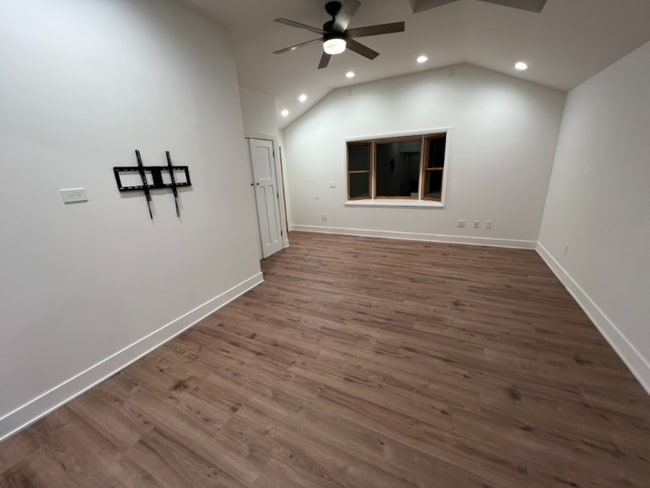 Building Photo - 705 Parkway Dr