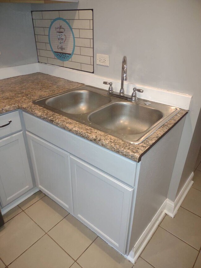 Building Photo - 8004 S Yale Ave