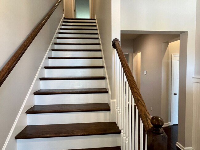 Building Photo - Deer Creek - 4BR/ 2 story/ 2500+SQFT