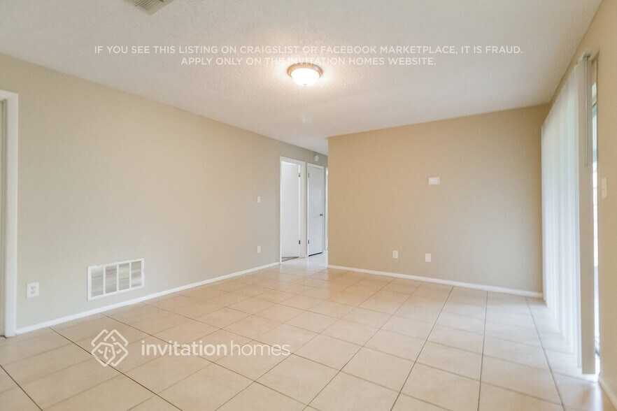 Building Photo - 1542 Canterbury Cir