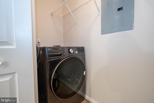 Building Photo - 335 Paoli Pointe Dr