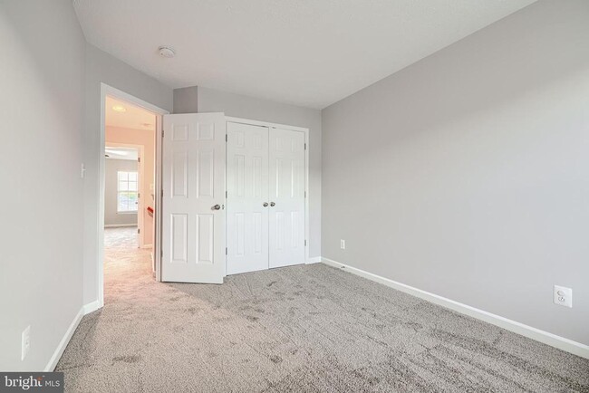 Building Photo - 736 Wineberry Way