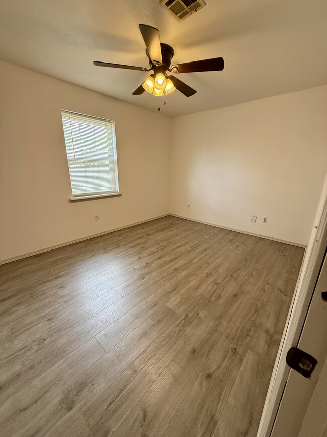 Building Photo - 309 W Maple Branch Way