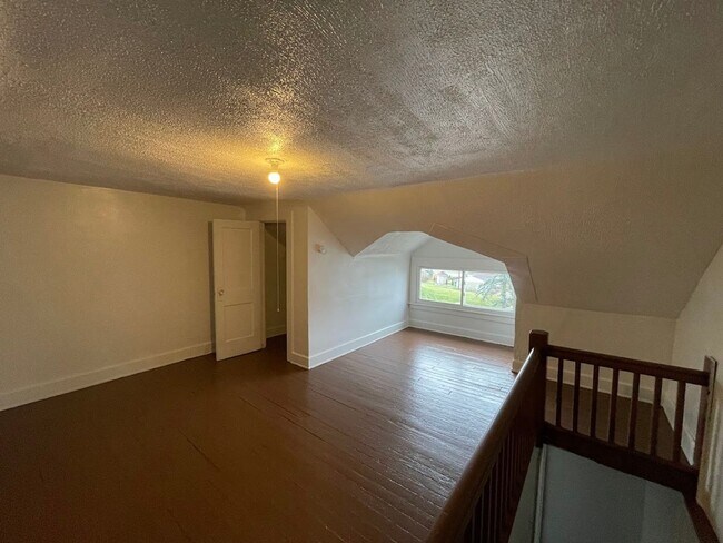 Building Photo - 724 S Linden Ave