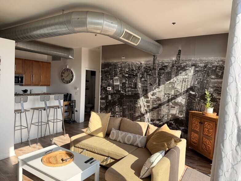 Building Photo - 1550 S Blue Island Ave