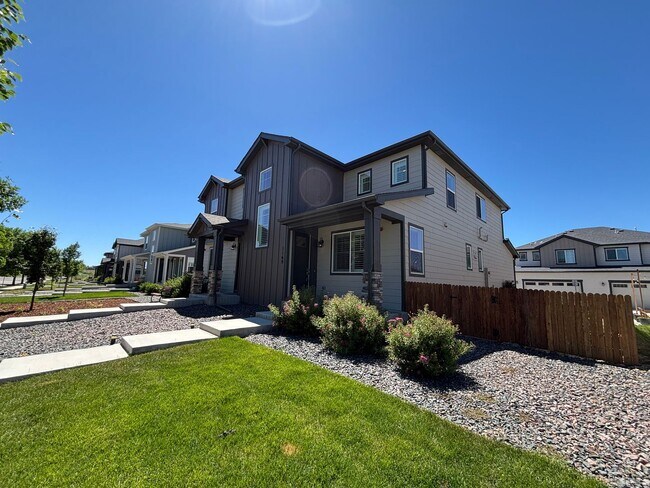 Building Photo - Elegant 3BR Townhome