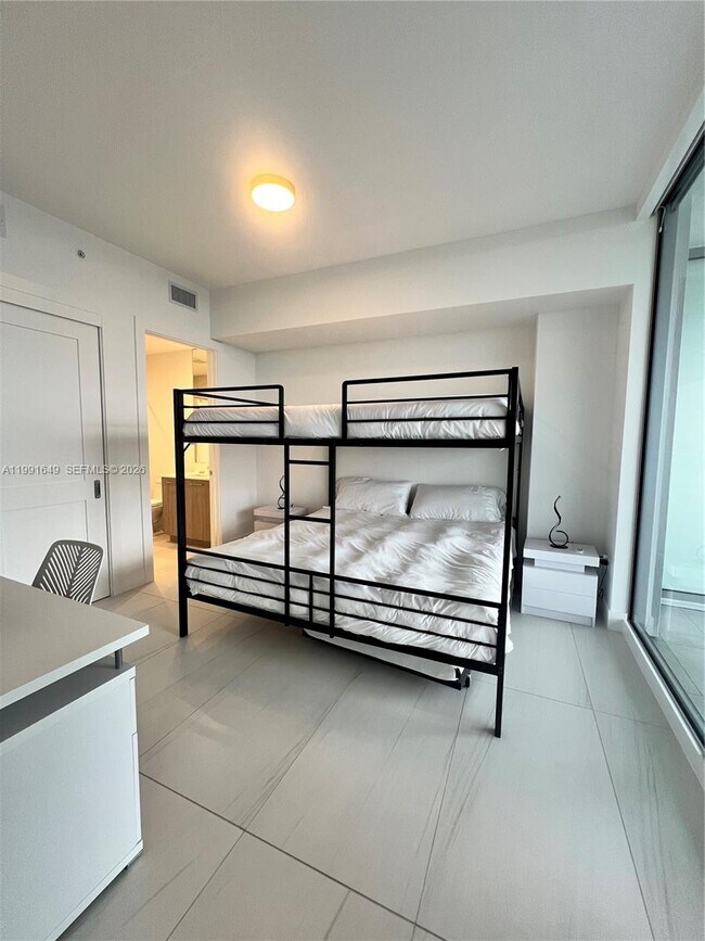 Building Photo - 153 N Seabreeze Blvd