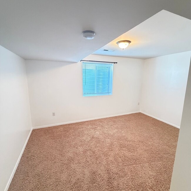 Building Photo - 3922 E Siskin Ln