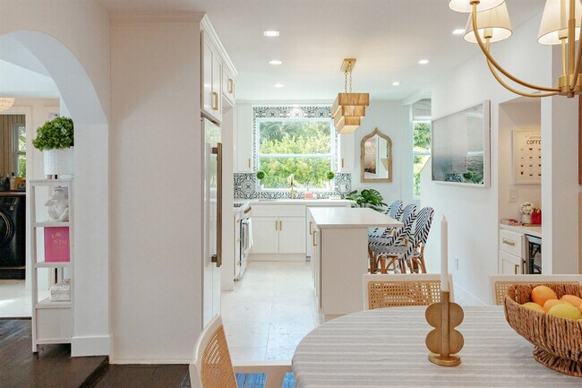 Building Photo - 610 38th St