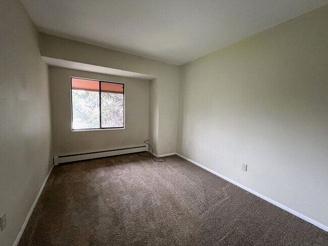 Building Photo - Bright 3BR Condo in Central Fort Collins with Parking| $300 Off First Month
