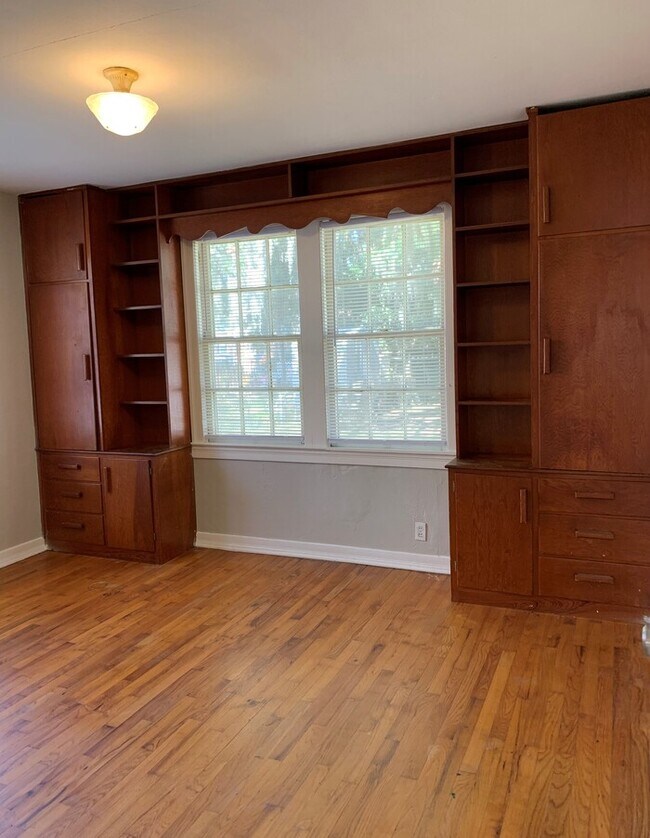 Building Photo - Charming Corner Lot Home with Huge Fenced Yard with Detached Garage