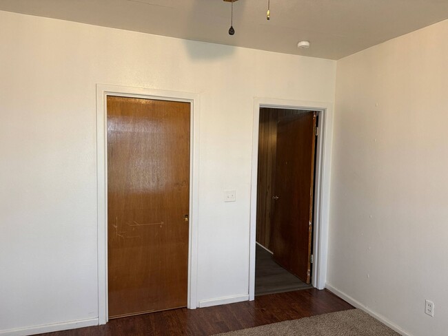 Building Photo - 5 Bed 2 Bath Home w/ 6.14 Acres In Iowa Park ISD.