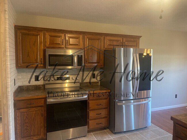 Building Photo - 4 Bedroom in Willard School District!