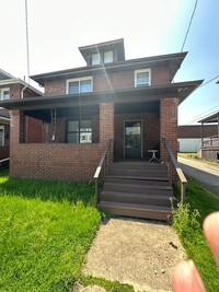 Building Photo - Single family, three bedroom home.