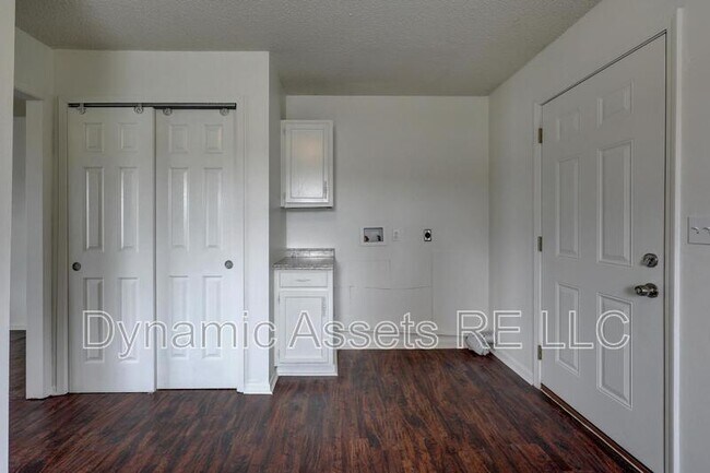 Building Photo - 2008 John F Kennedy St