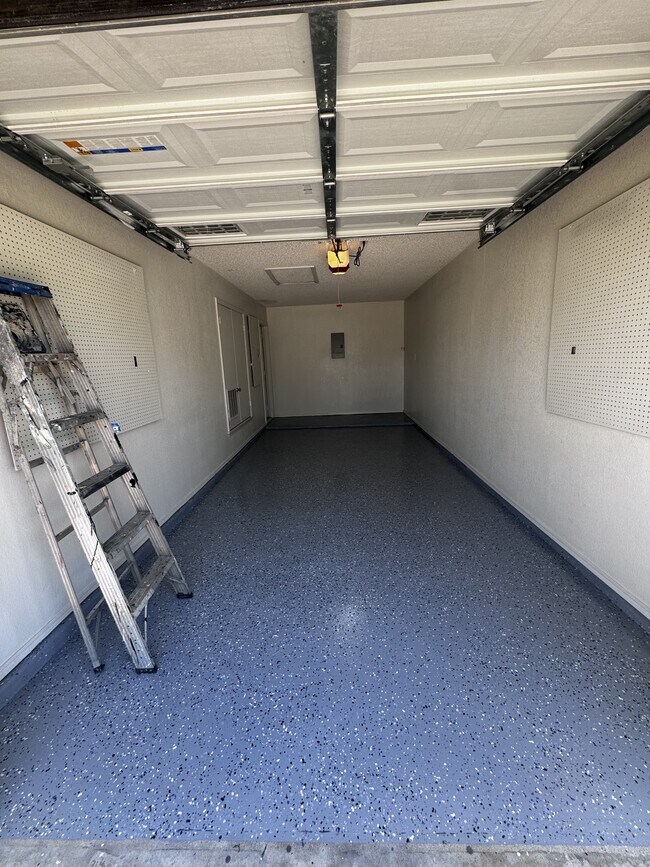 Building Photo - 1613 Bobby Lee Dr