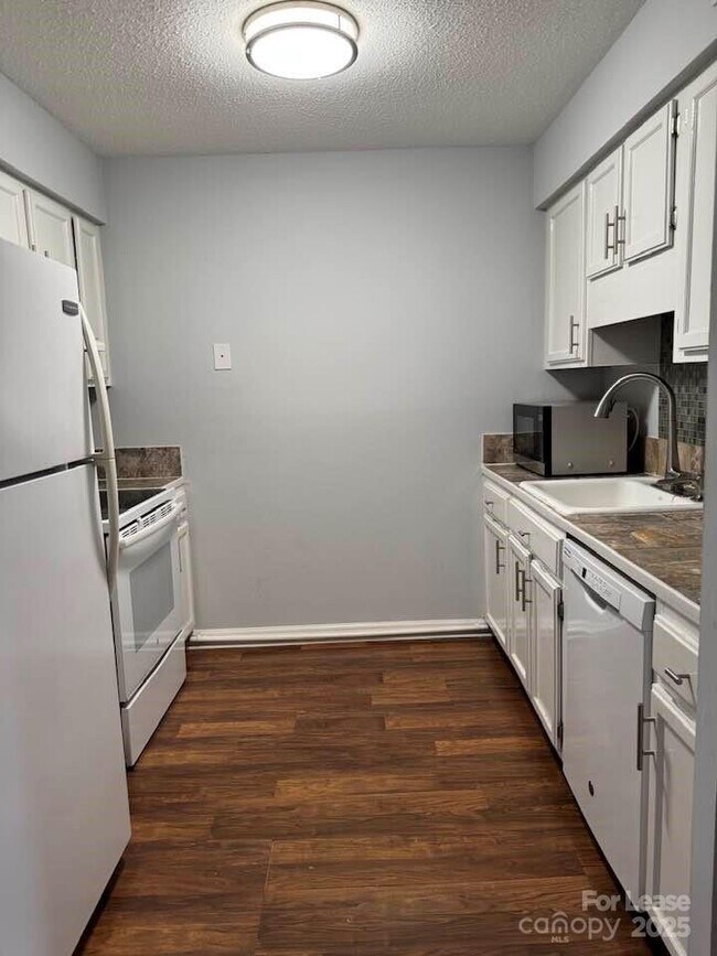 Building Photo - 3139 Heathstead Place