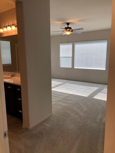 Master bedroom - 30426 Cowboy Ln