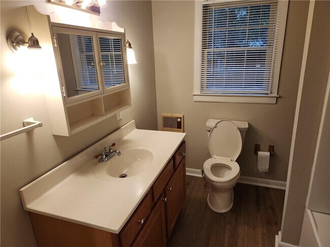Building Photo - 3174 Vine Cir