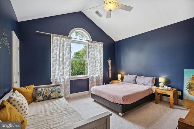 Building Photo - 5248 Clifton St