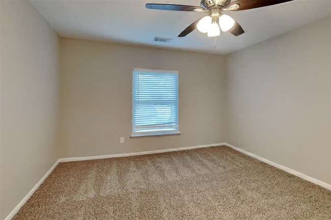 Building Photo - 18150 River Sage Dr