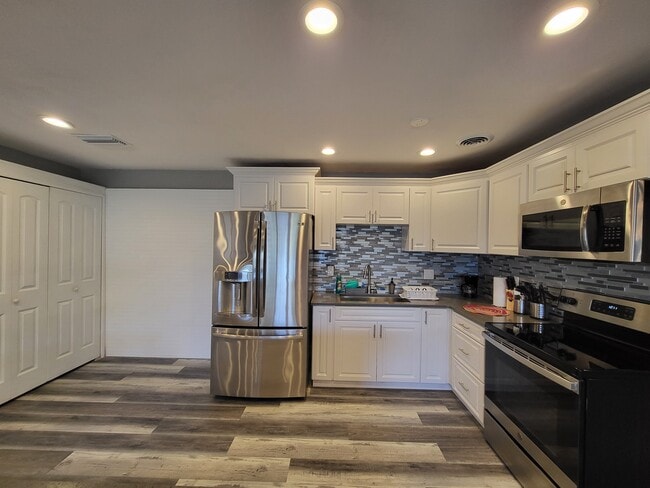 Building Photo - Lime Way