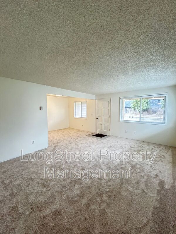 Building Photo - 324 NE Conifer Blvd