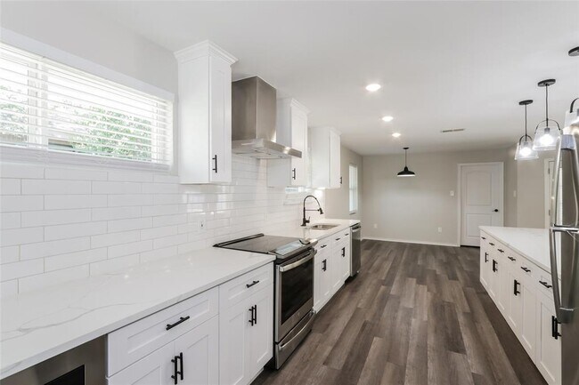 Building Photo - 3434 Silverwood Ln