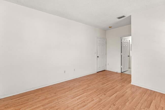 Building Photo - 10336 Fox Trail Rd S