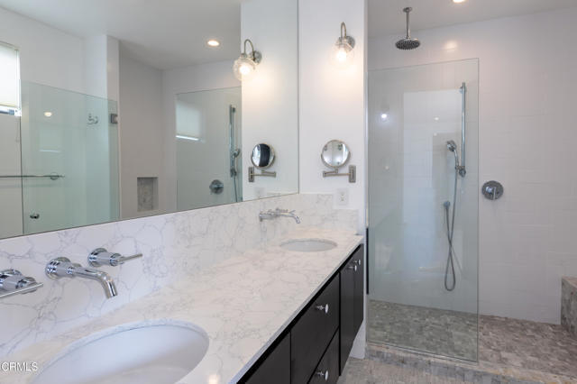 Building Photo - 5150 Loleta Ave