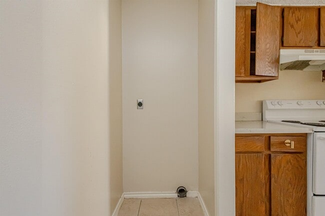 Building Photo - 100 Hillside Rd